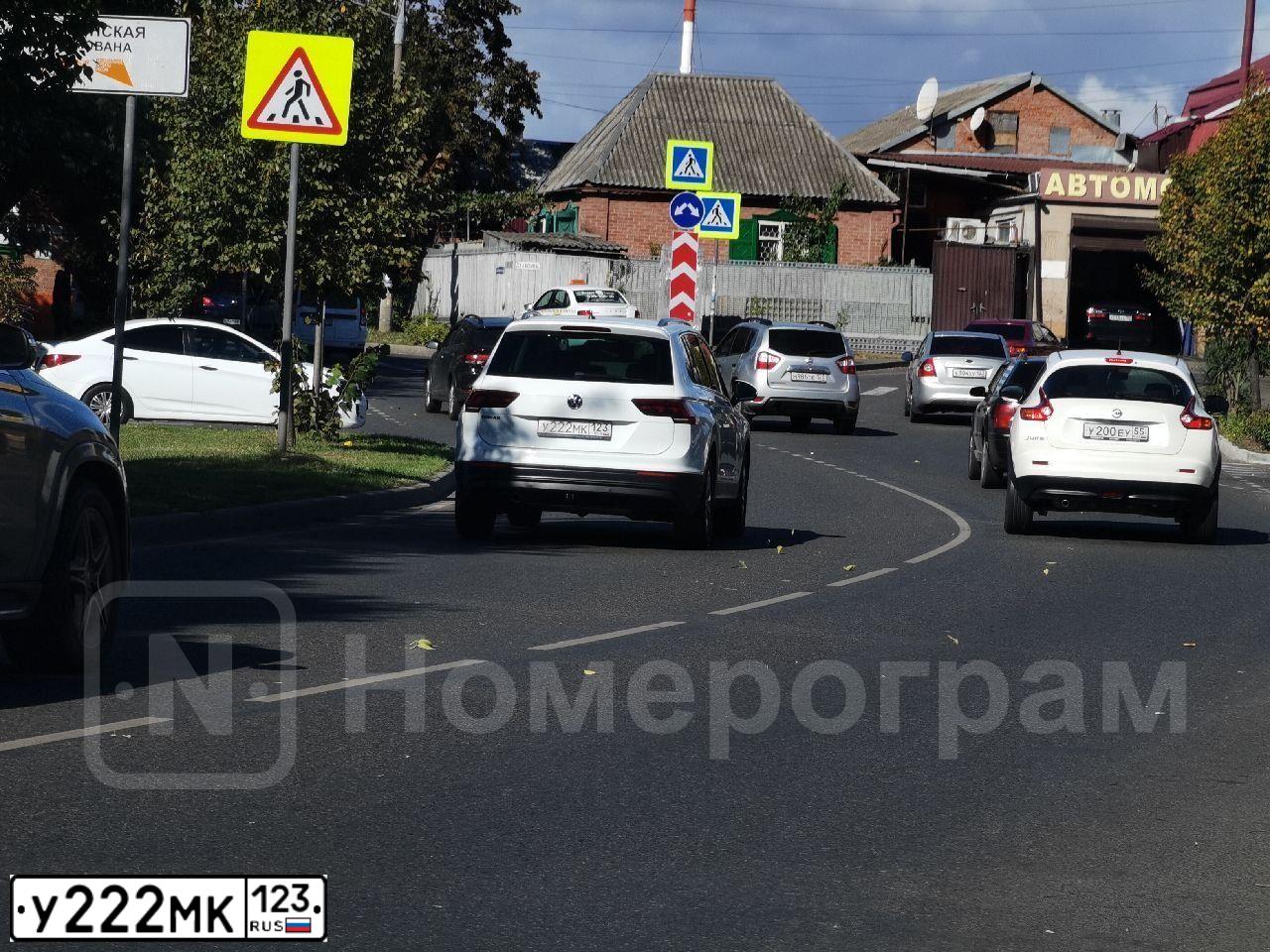 Фото автомобиля TOYOTA CAMRY, 2013 — госномер У222МК123. Цвет: БЕЛЫЙ