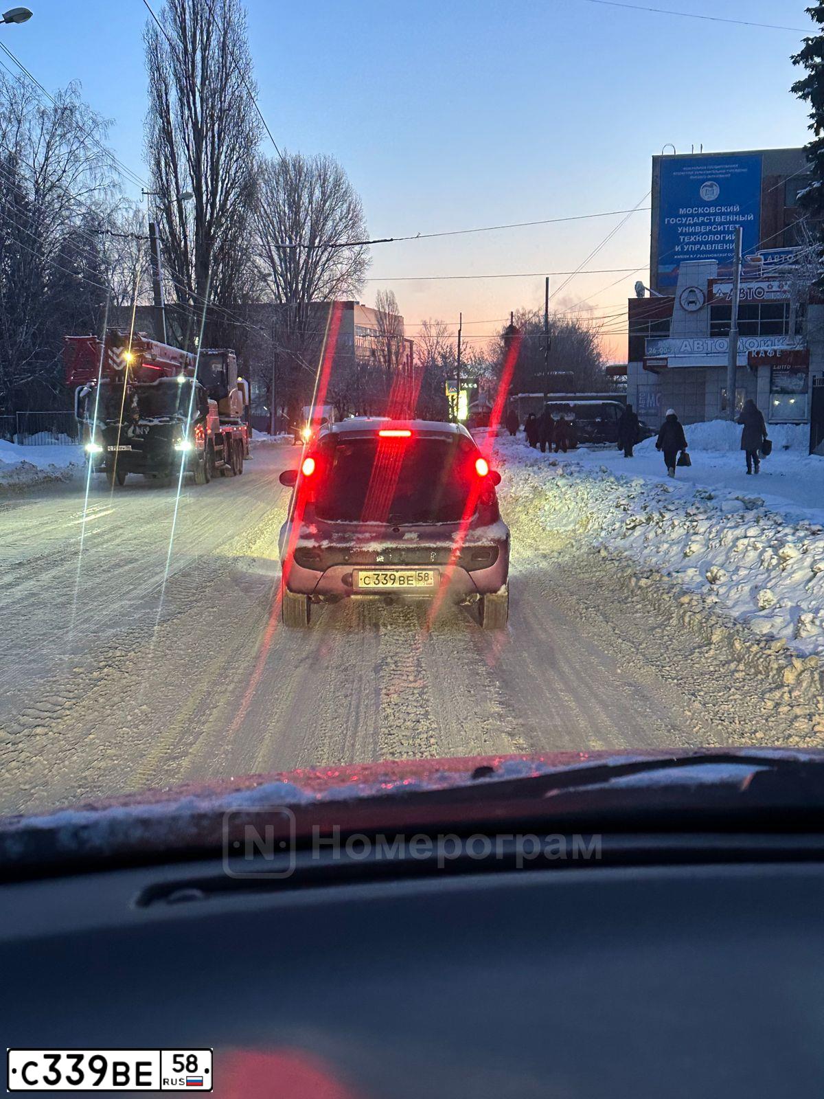 Фото автомобиля PEUGEOT 107, 2012 — госномер С339ВЕ58. Цвет: ФИОЛЕТОВЫЙ