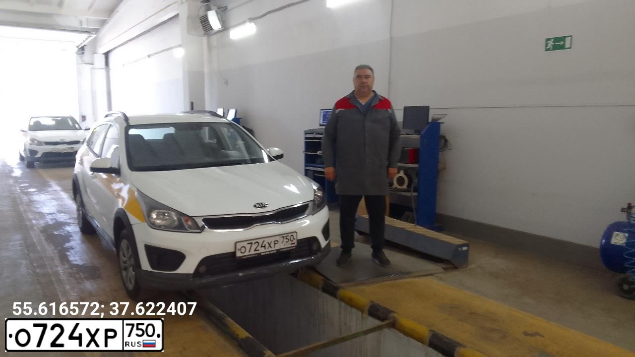 Фото автомобиля KIA RIO, 2019 — госномер М389НТ797. Цвет: БЕЛЫЙ ЖЕЛТЫЙ СЕРЫЙ
