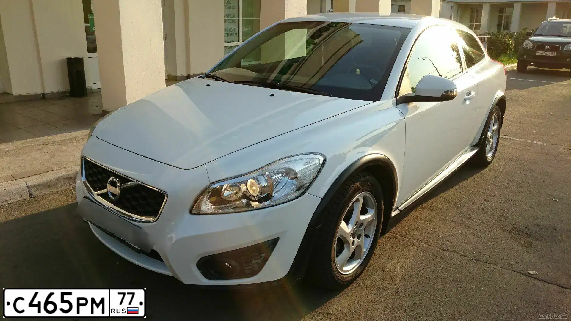 Фото автомобиля VOLVO C30, 2010 — госномер Х365ЕР197. Цвет: БЕЛЫЙ