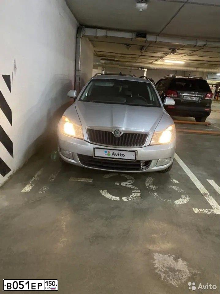 Фото автомобиля KIA SORENTO, 2011 — госномер В051ЕР150. Цвет: КОРИЧНЕВЫЙ