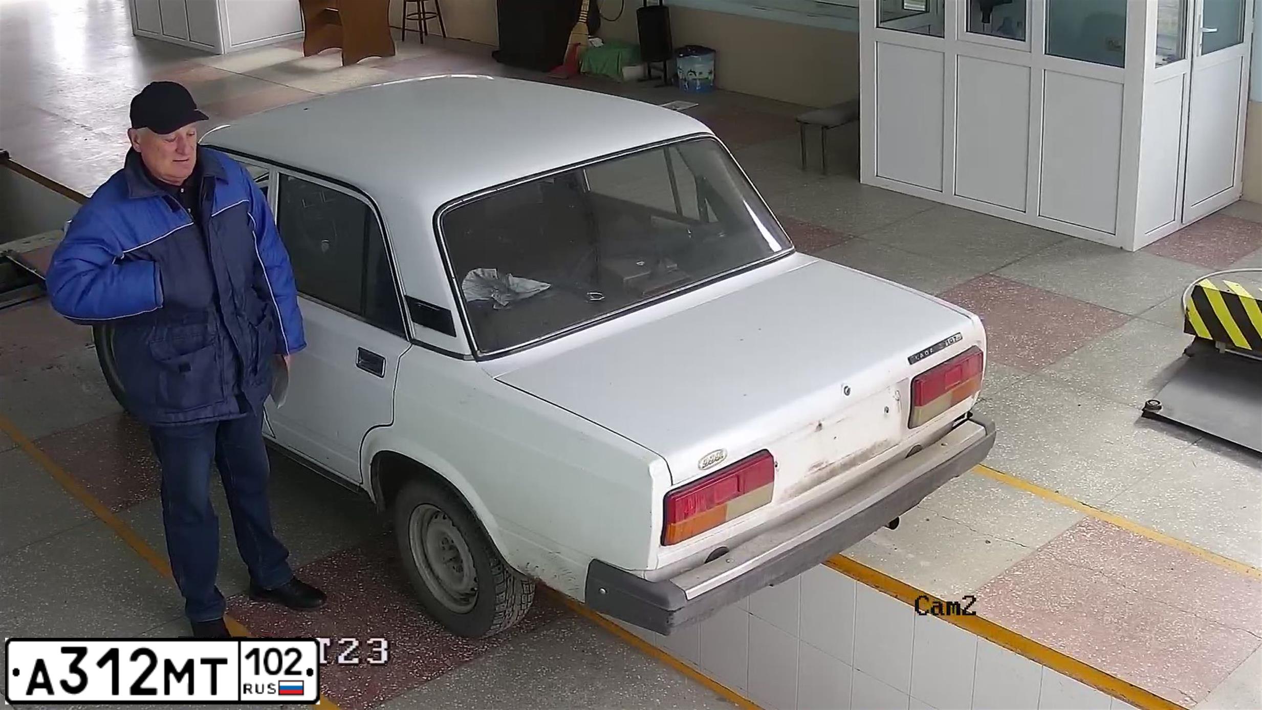 Фото автомобиля LADA 2112 LADA, 2009 — госномер У239АУ774. Цвет: ЧЕРНЫЙ