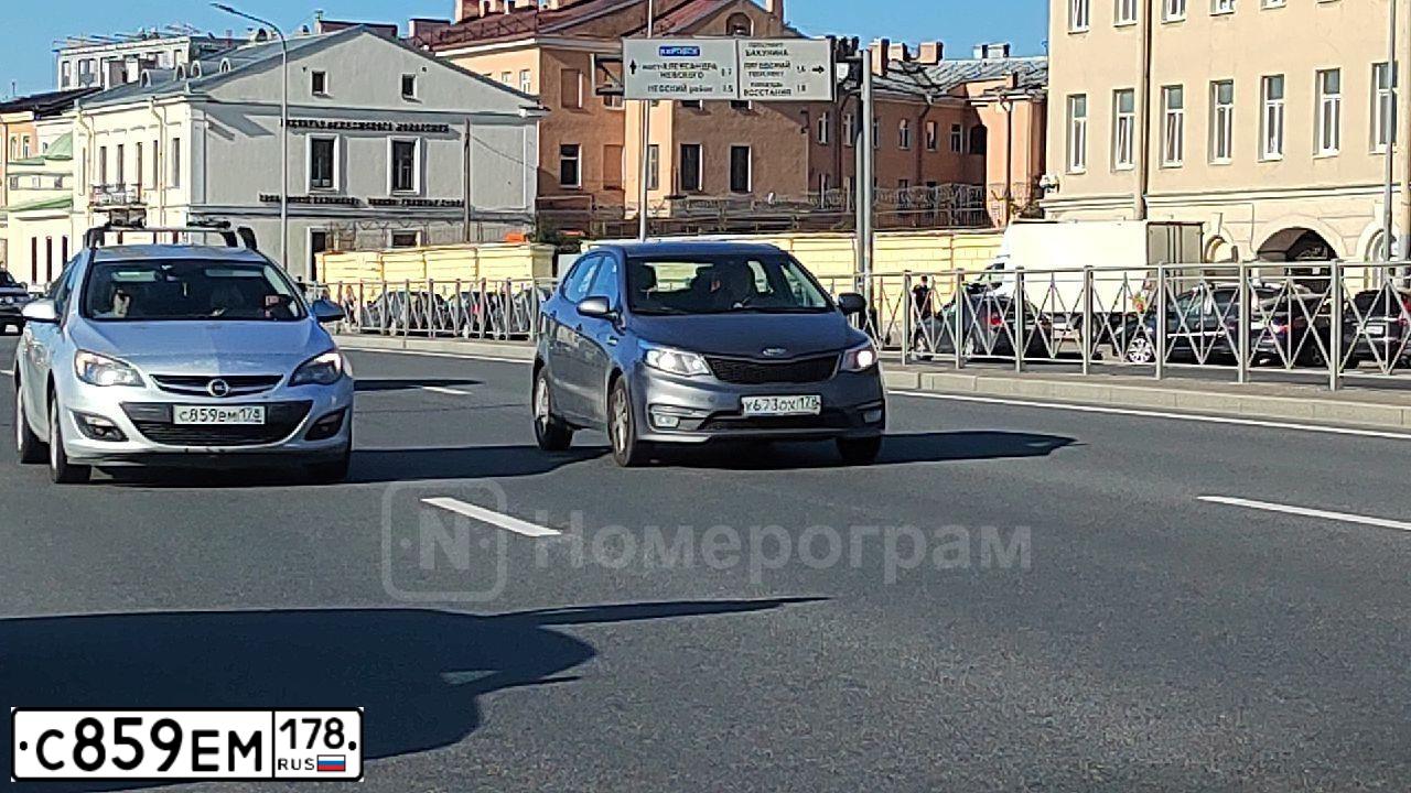 Фото автомобиля JEEP GRAND CHEROKEE, 2004 — госномер М817СМ67. Цвет: ЧЕРНЫЙ