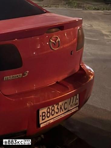 Фото автомобиля MAZDA 3, 2006 — госномер В883КС777. Цвет: КРАСНЫЙ