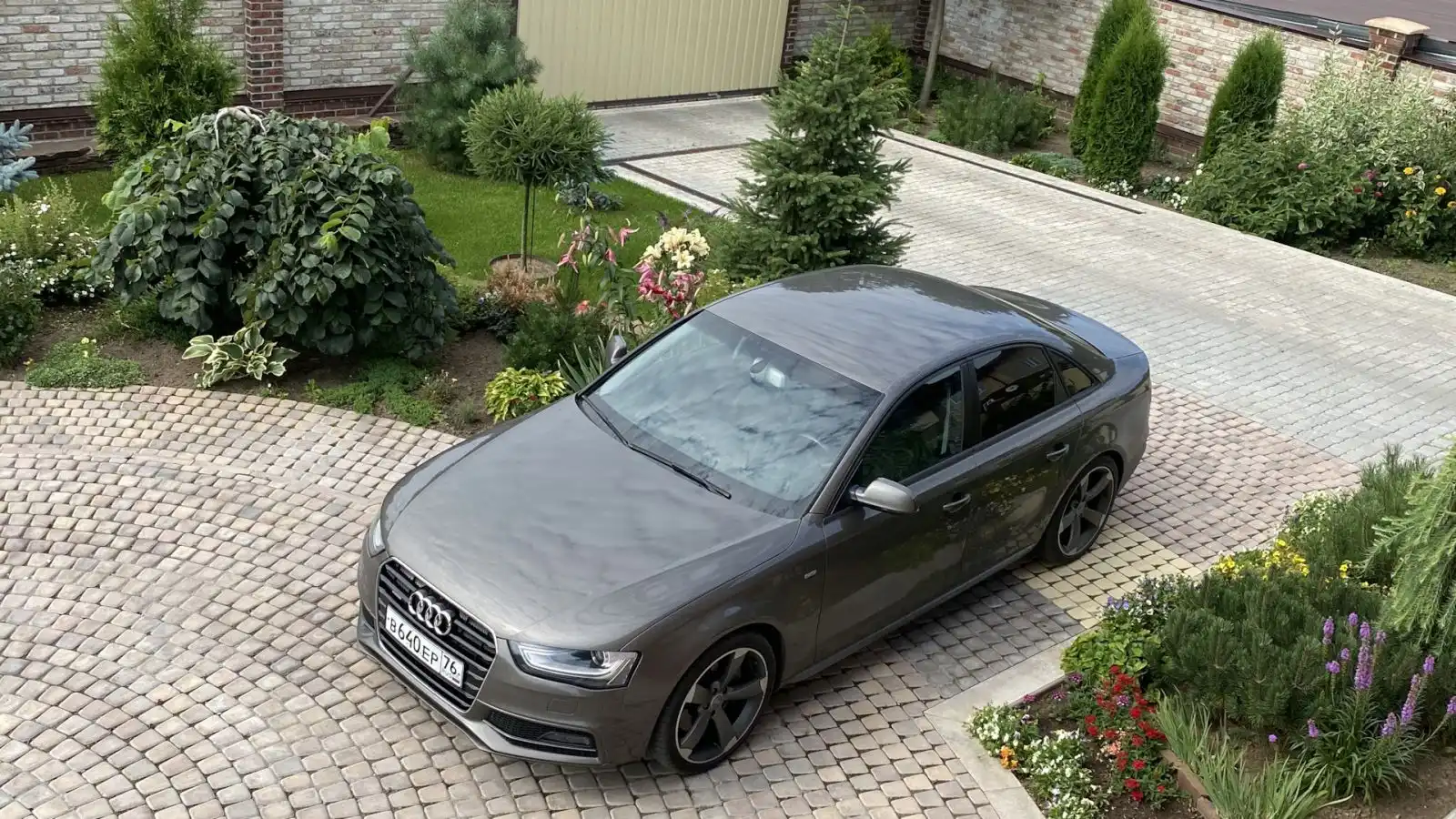 Фото автомобиля LADA 2190 GRANTA, 2020 — госномер Е640ЕР76. Цвет: Белый