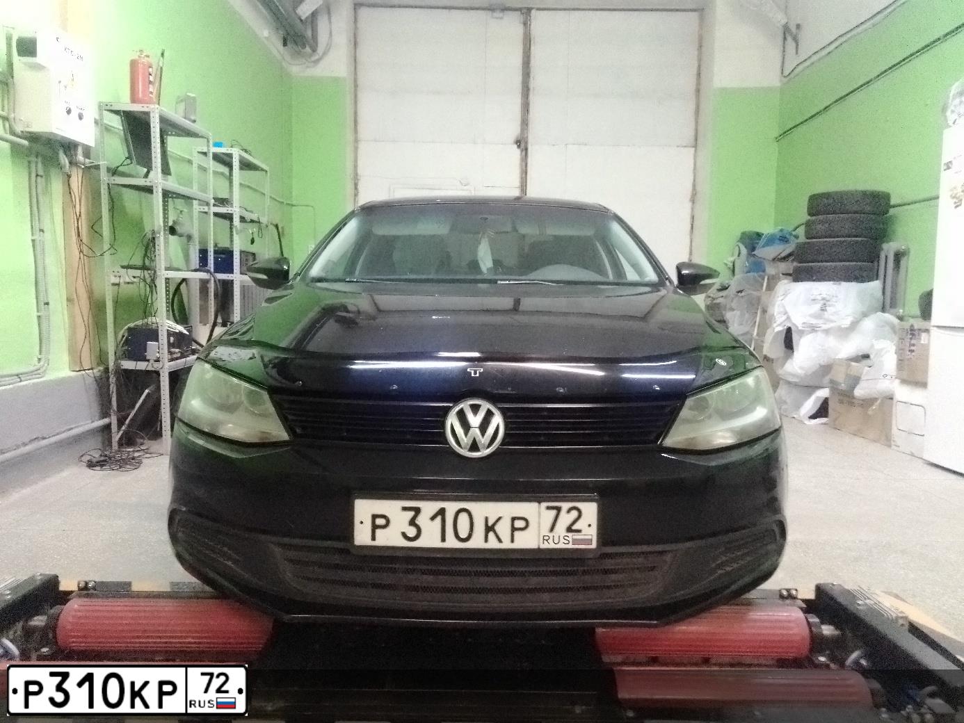 Фото автомобиля VOLKSWAGEN JETTA, 2013 — госномер Р310КР72. Цвет: ЧЕРНЫЙ