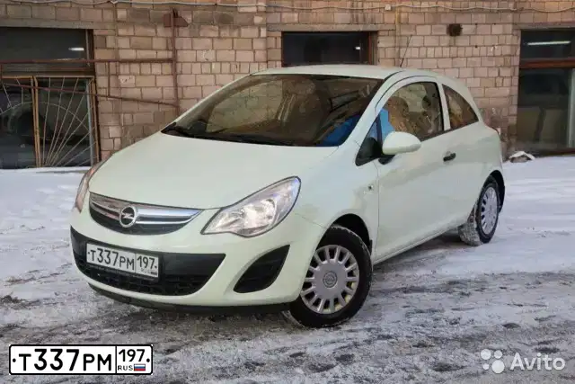 Фото автомобиля OPEL CORSA, 2011 — госномер А709УХ51. Цвет: Белый