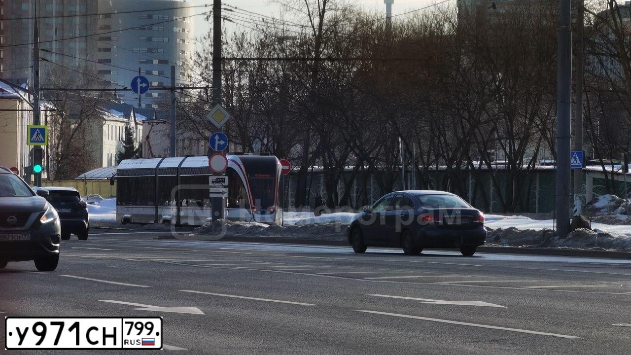 Фото автомобиля LANDROVER RANGE ROVER, 2019 — госномер У971СН799. Цвет: КРАСНЫЙ