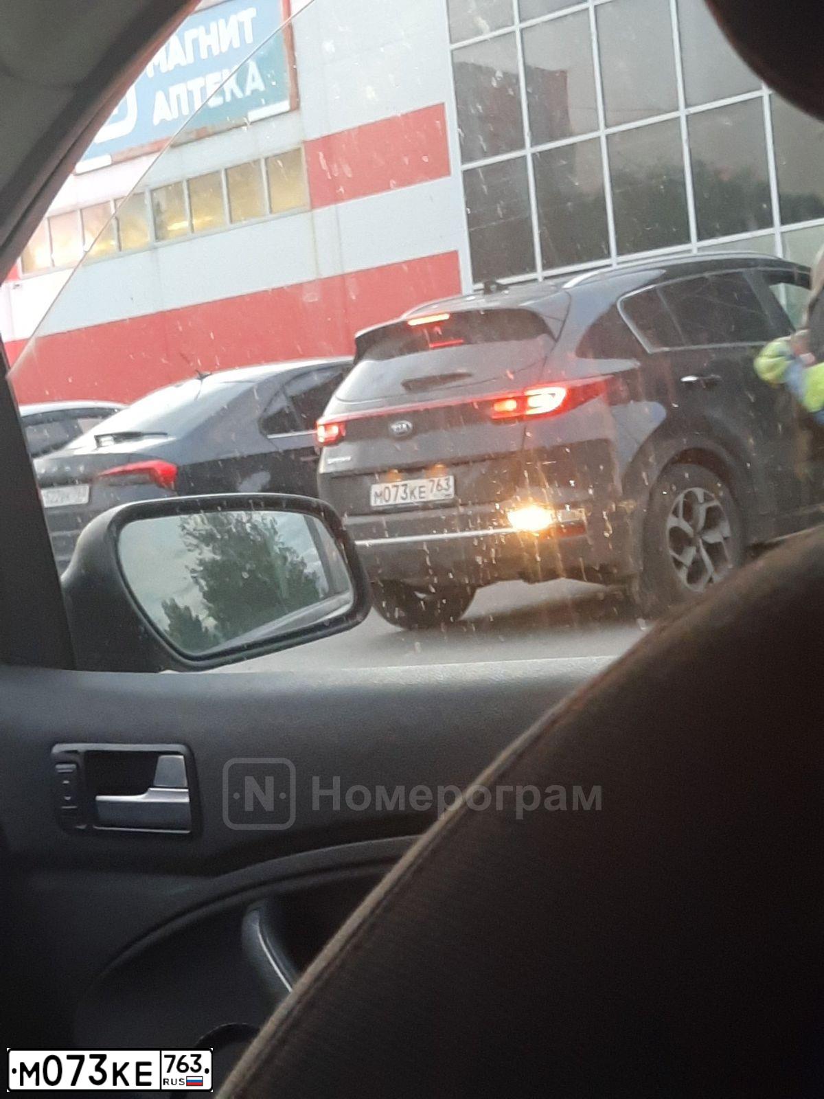 Фото автомобиля KIA SPORTAGE, 2019 — госномер М073КЕ763. Цвет: ЧЕРНЫЙ ПЕРЛАМУТР