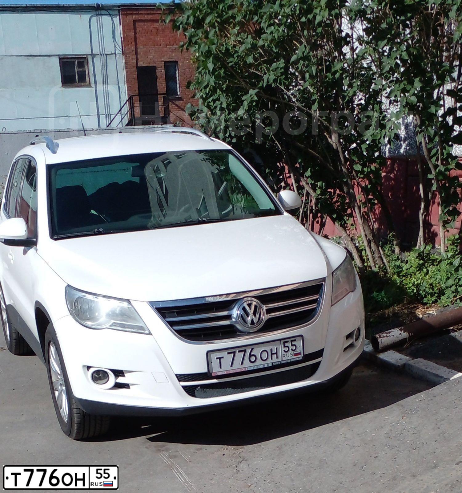 Фото автомобиля VOLKSWAGEN TIGUAN, 2011 — госномер Т776ОН55. Цвет: БЕЛЫЙ