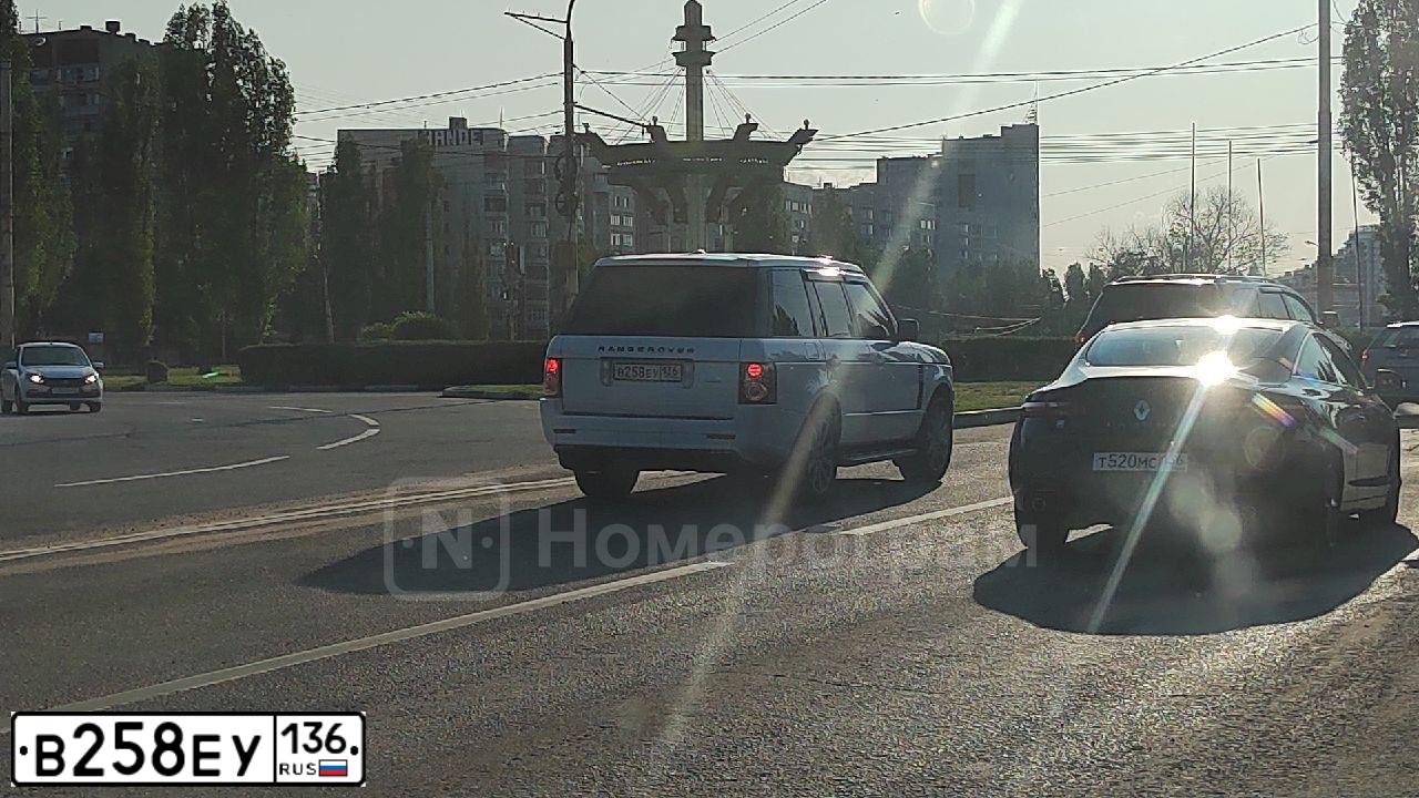 Фото автомобиля LANDROVER RANGE ROVER, 2011 — госномер К614ЕК763. Цвет: ЯРКО-БЕЛЫЙ