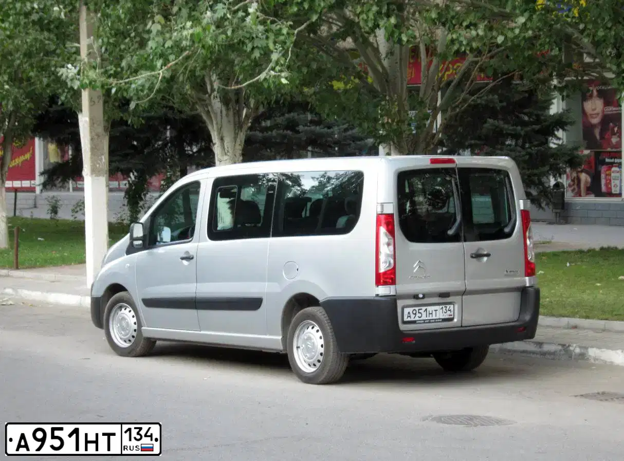 Фото автомобиля CITROEN JUMPY, 2014 — госномер У342ЕЕ136. Цвет: Серебристый