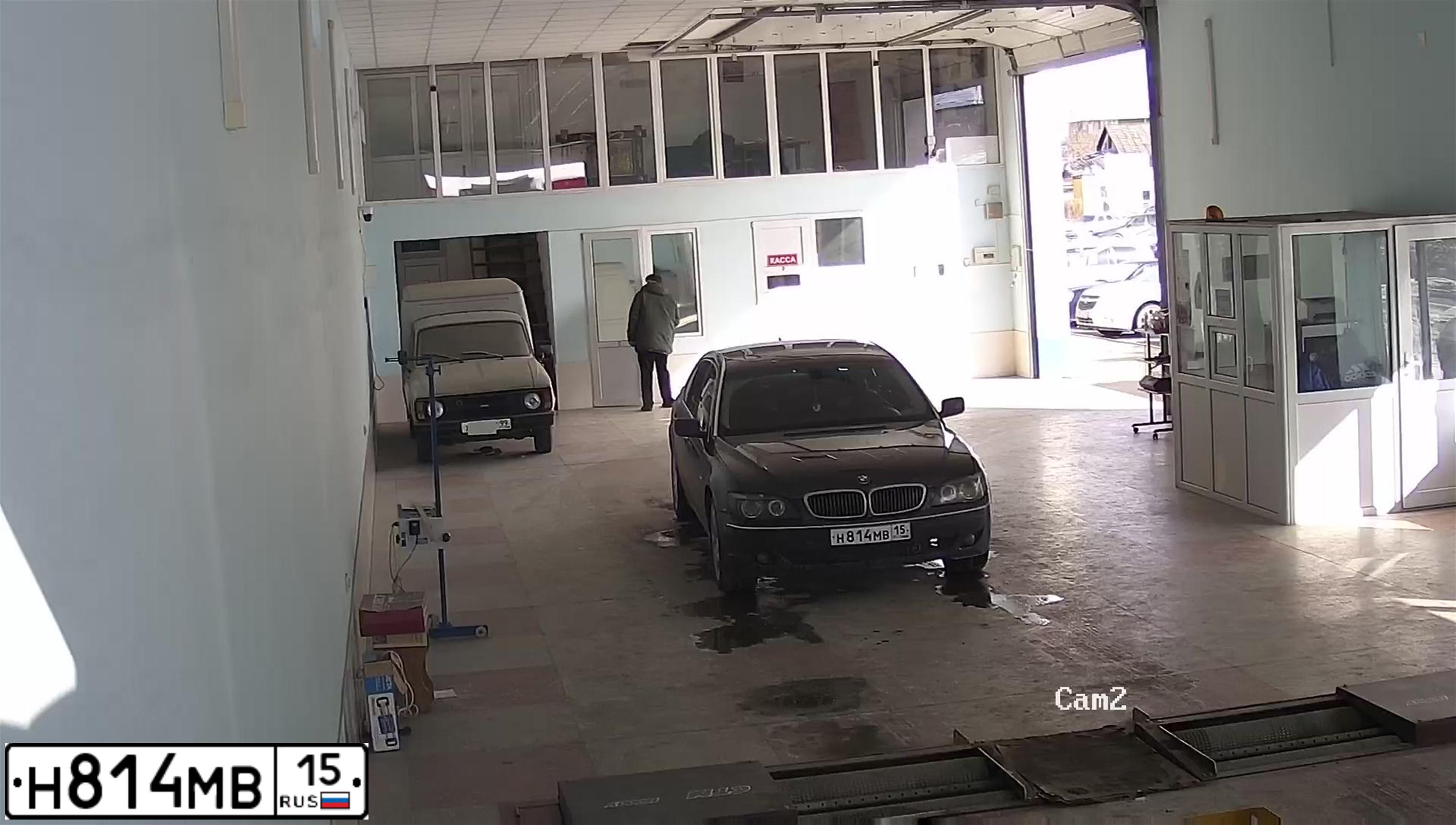 Фото автомобиля BMW 760, 2006 — госномер Н273МА15. Цвет: ТЕМНЫЙ-СИНИЙ