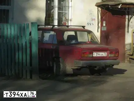 Фото автомобиля LADA 2107, 1996 — госномер Т394ХА76. Цвет: ВИШНЕВЫЙ