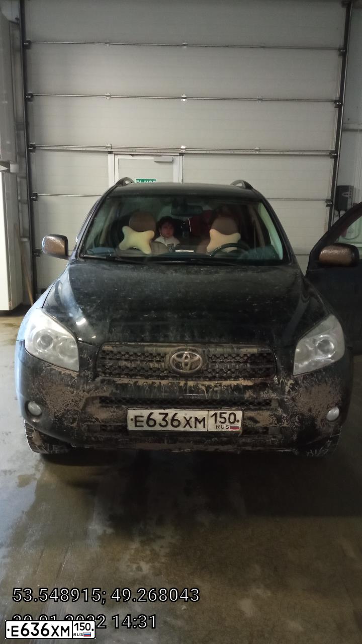 Фото автомобиля TOYOTA RAV4, 2008 — госномер Е636ХМ150. Цвет: ЧЕРНЫЙ