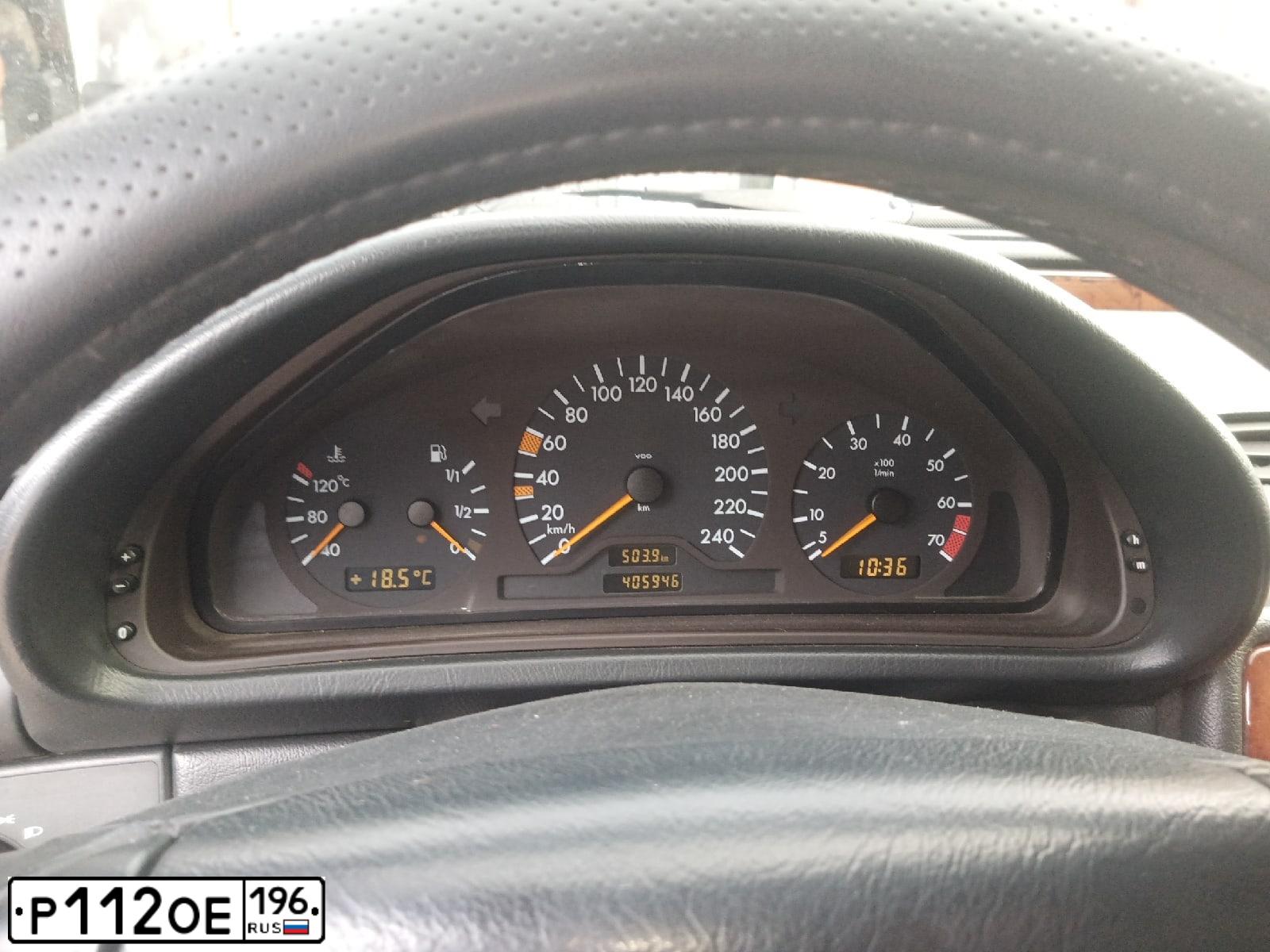 Фото автомобиля MERCEDES CLK-KLASSE, 1999 — госномер Р112ОЕ196. Цвет: синий