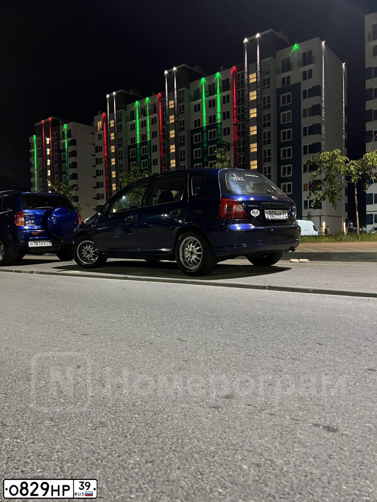 Фото автомобиля HONDA CIVIC, 2001 — госномер О829НР39. Цвет: СИНИЙ
