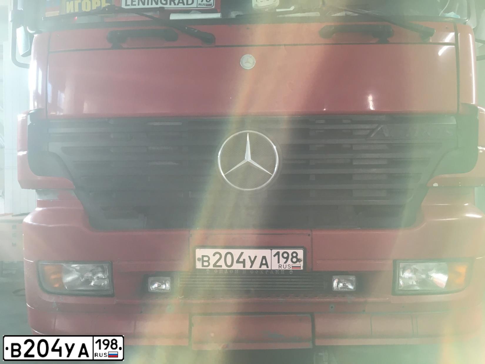 Фото автомобиля MERCEDES ACTROS, 2000 — госномер В204УА198. Цвет: Красный