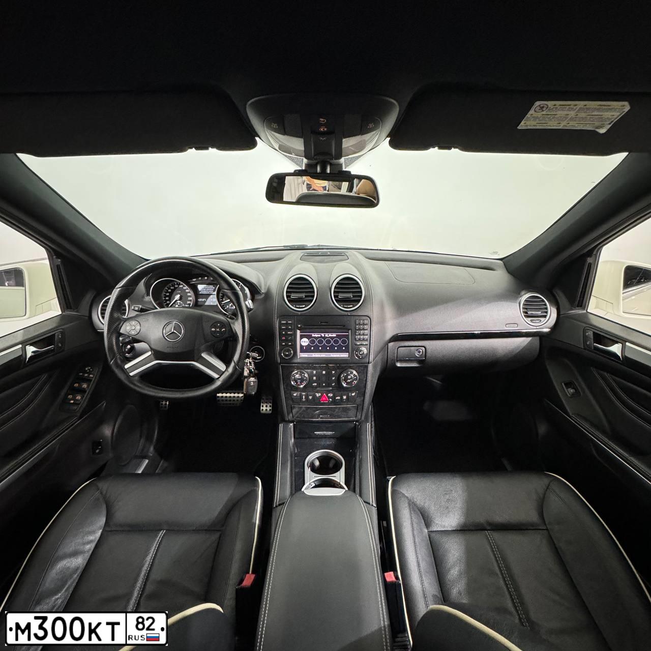 Фото автомобиля MERCEDES M-KLASSE, 2011 — госномер Р426АР185. Цвет: БЕЛЫЙ