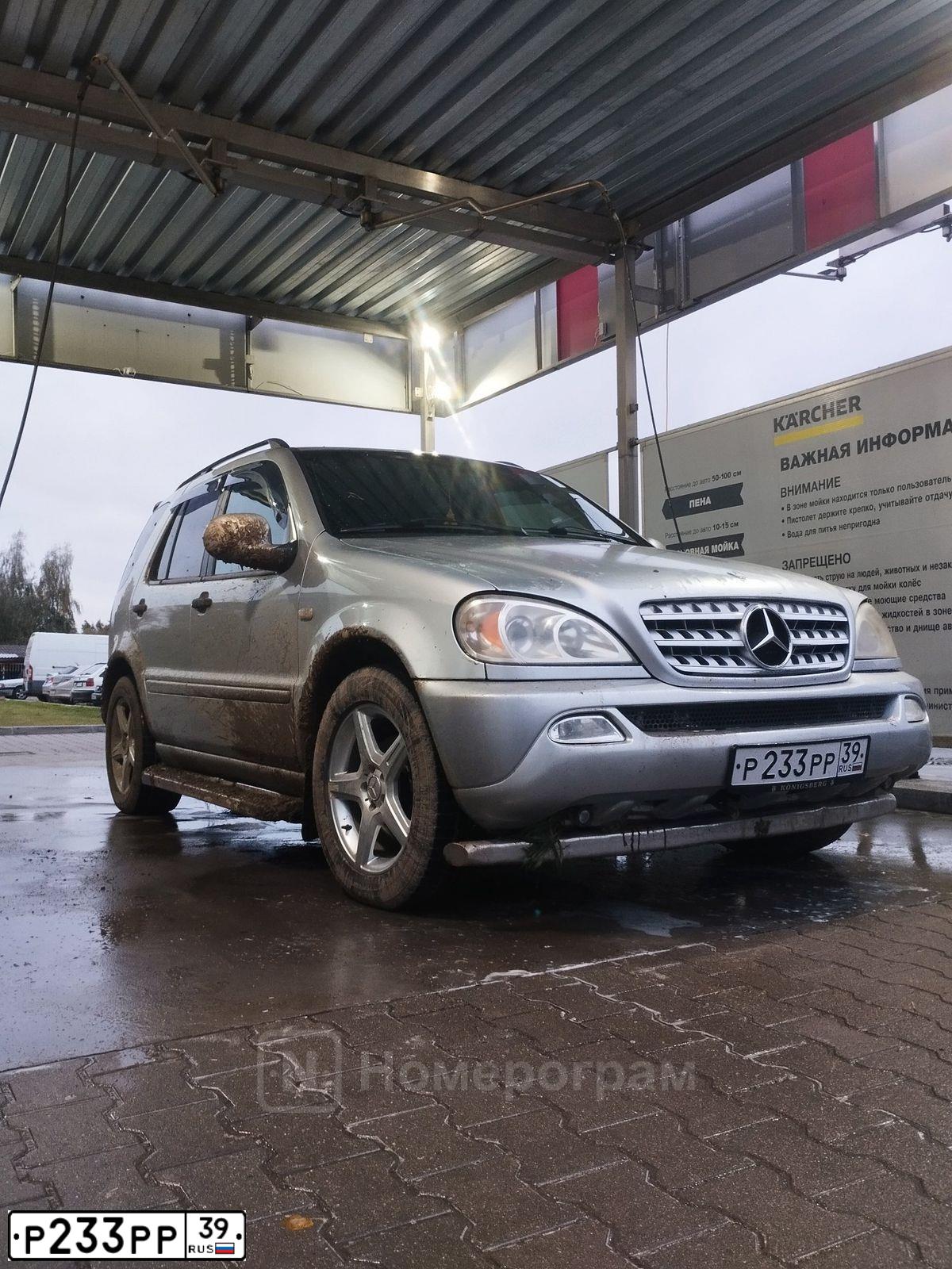Фото автомобиля MERCEDES M-KLASSE, 2000 — госномер Р233РР39. Цвет: СЕРЕБРИСТЫЙ