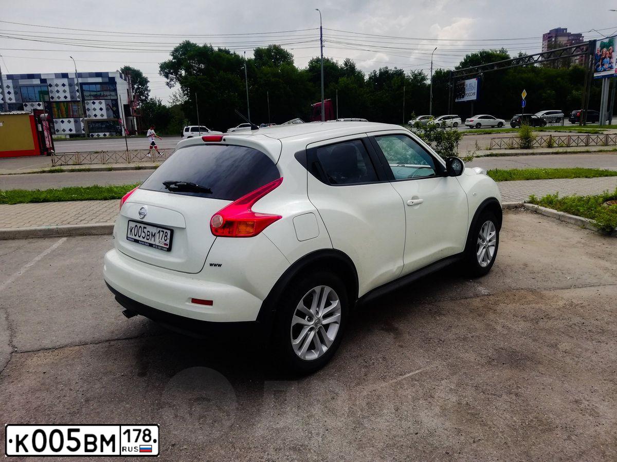 Фото автомобиля NISSAN JUKE, 2011 — госномер К005ВМ178. Цвет: Белый