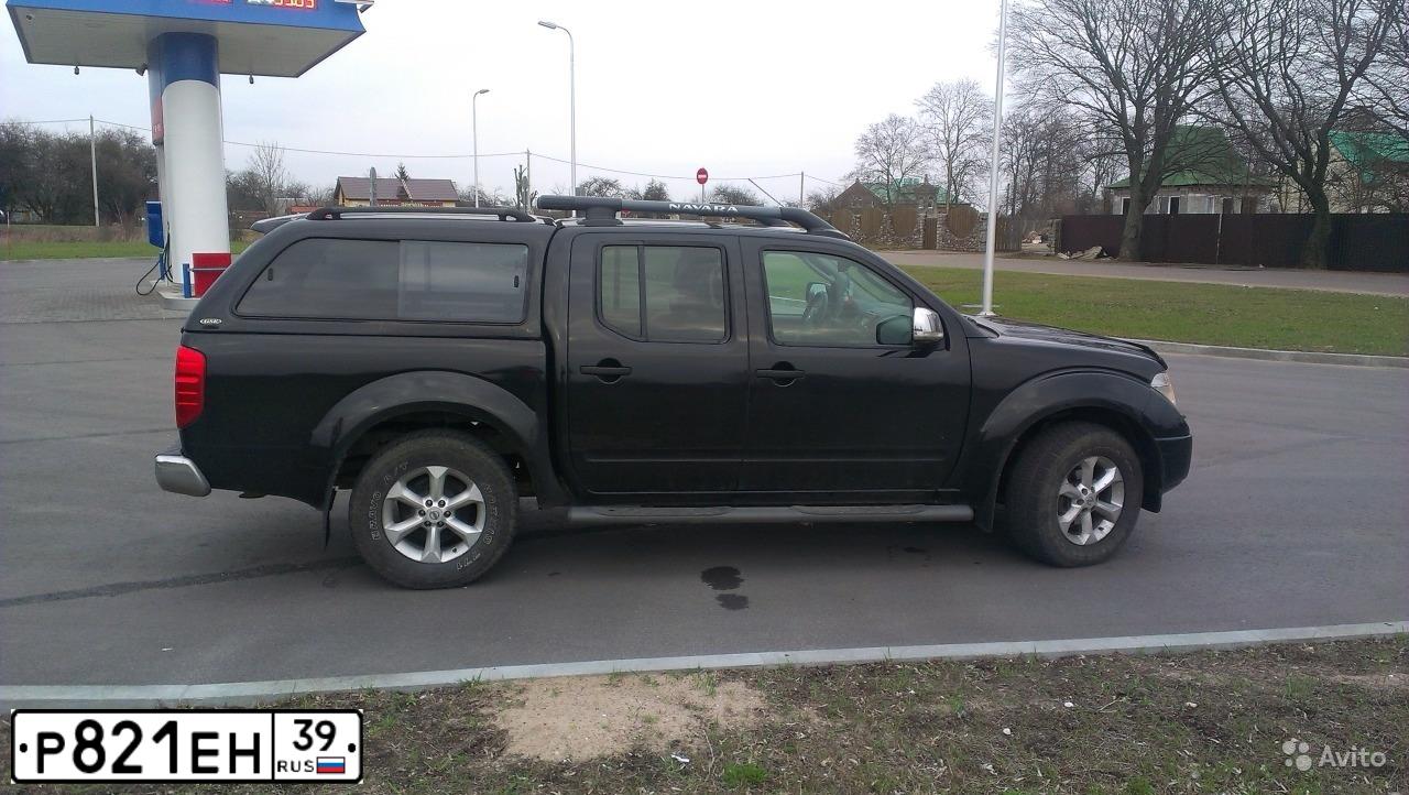 Фото автомобиля NISSAN NAVARA, 2007 — госномер С100ТМ39. Цвет: ЧЕРНЫЙ