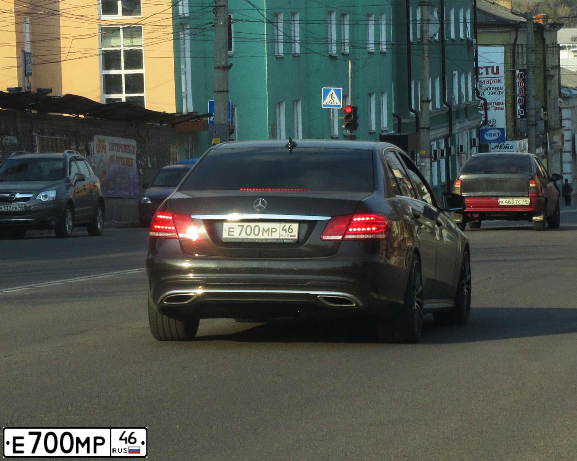 Фото автомобиля MERCEDES E-KLASSE, 2013 — госномер О001НР32. Цвет: ЧЕРНЫЙ