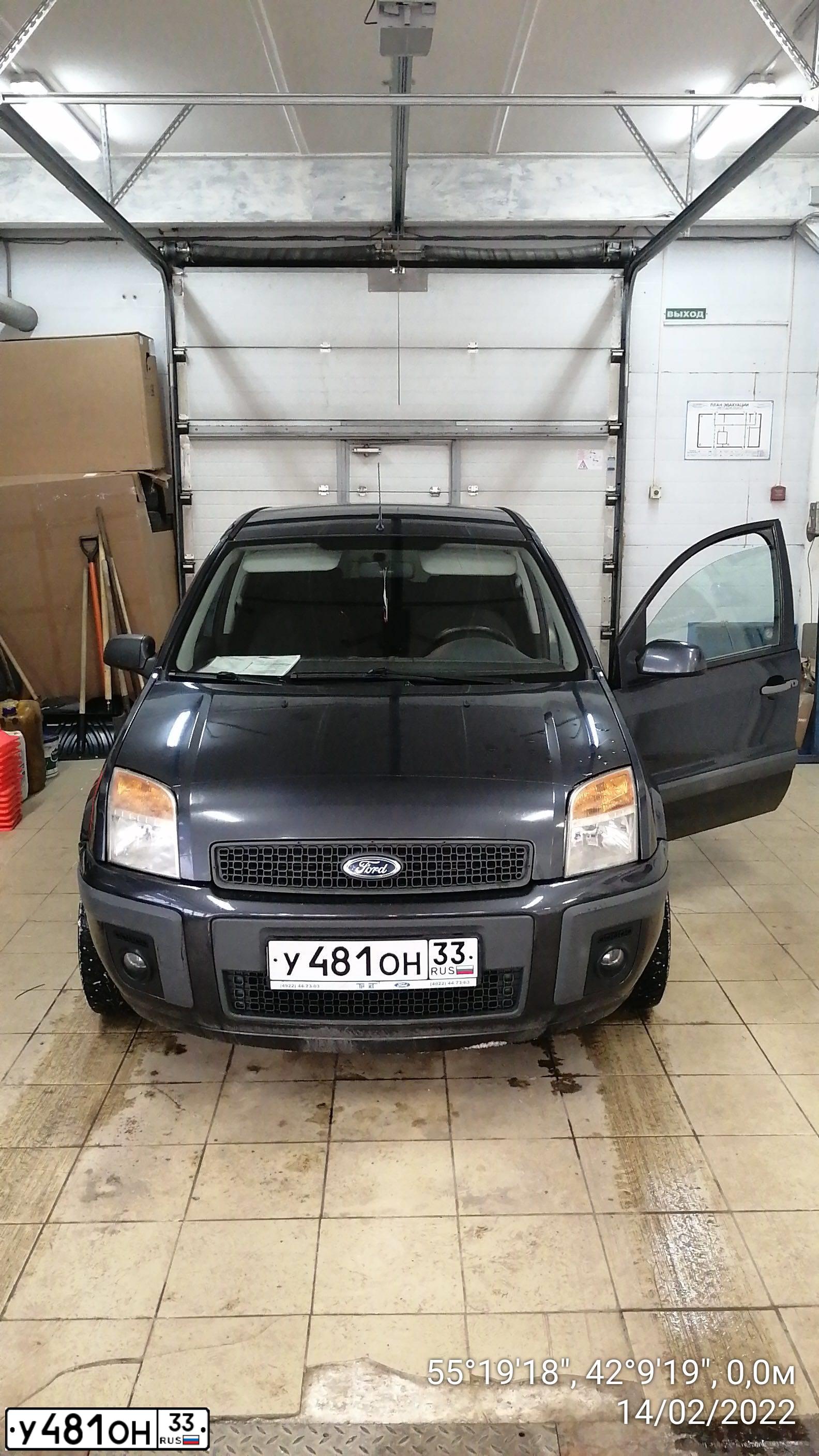 Фото автомобиля FORD FUSION, 2006 — госномер Т758СК152. Цвет: СЕРЫЙ