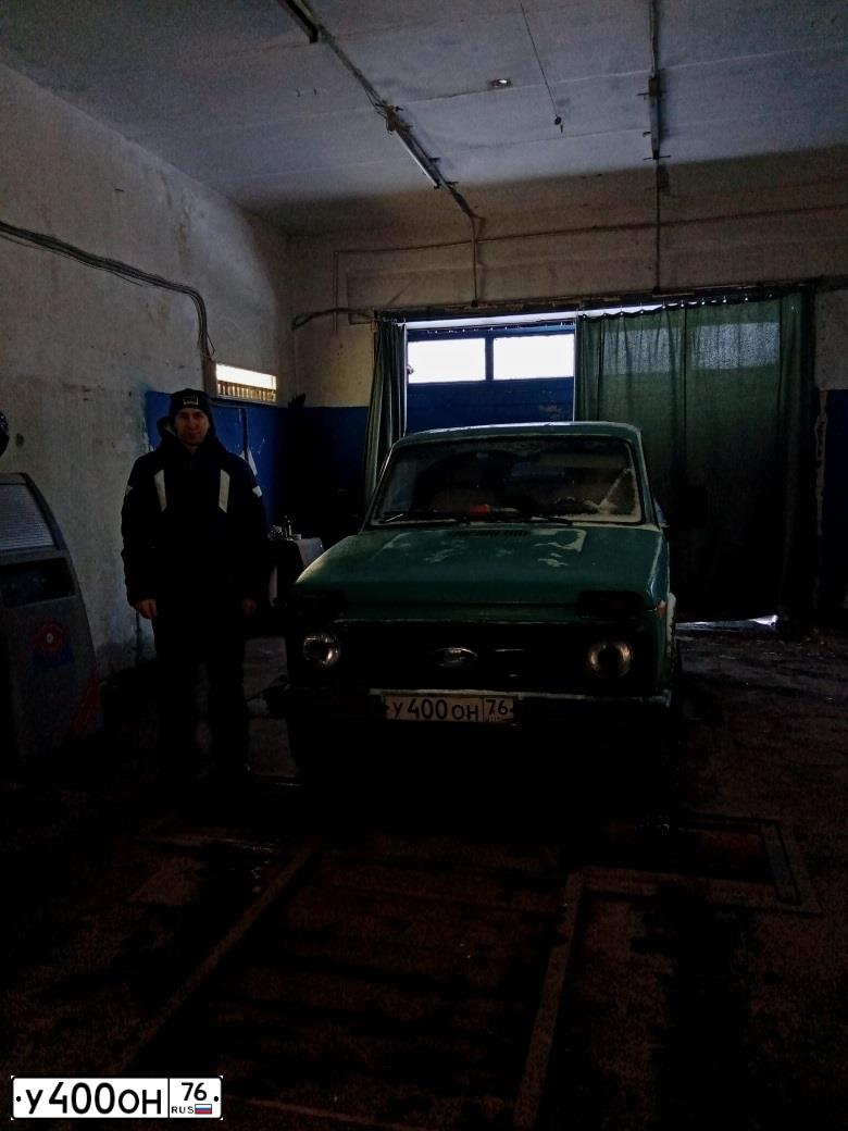 Фото автомобиля LADA 2121 NIVA, 1999 — госномер У400ОН76. Цвет: ЗЕЛЕНЫЙ