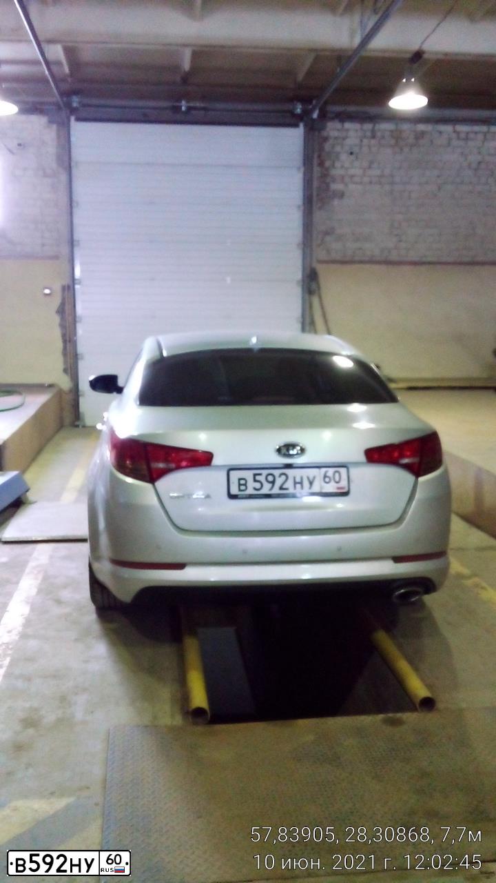 Фото автомобиля KIA MAGENTIS / OPTIMA, 2012 — госномер В592НУ60. Цвет: Серебристый