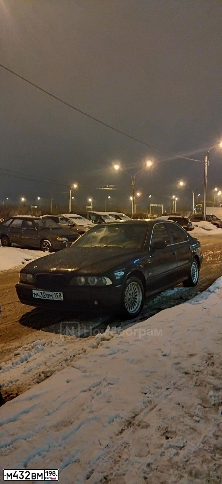 Фото автомобиля BMW SERIE 5, 2002 — госномер М432ВМ198. Цвет: ЧЕРНЫЙ