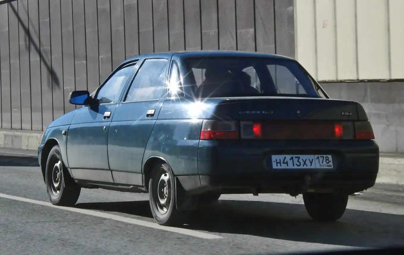 Фото автомобиля LADA 2110, 1999 — госномер М080ХС78. Цвет: Сине-зеленый