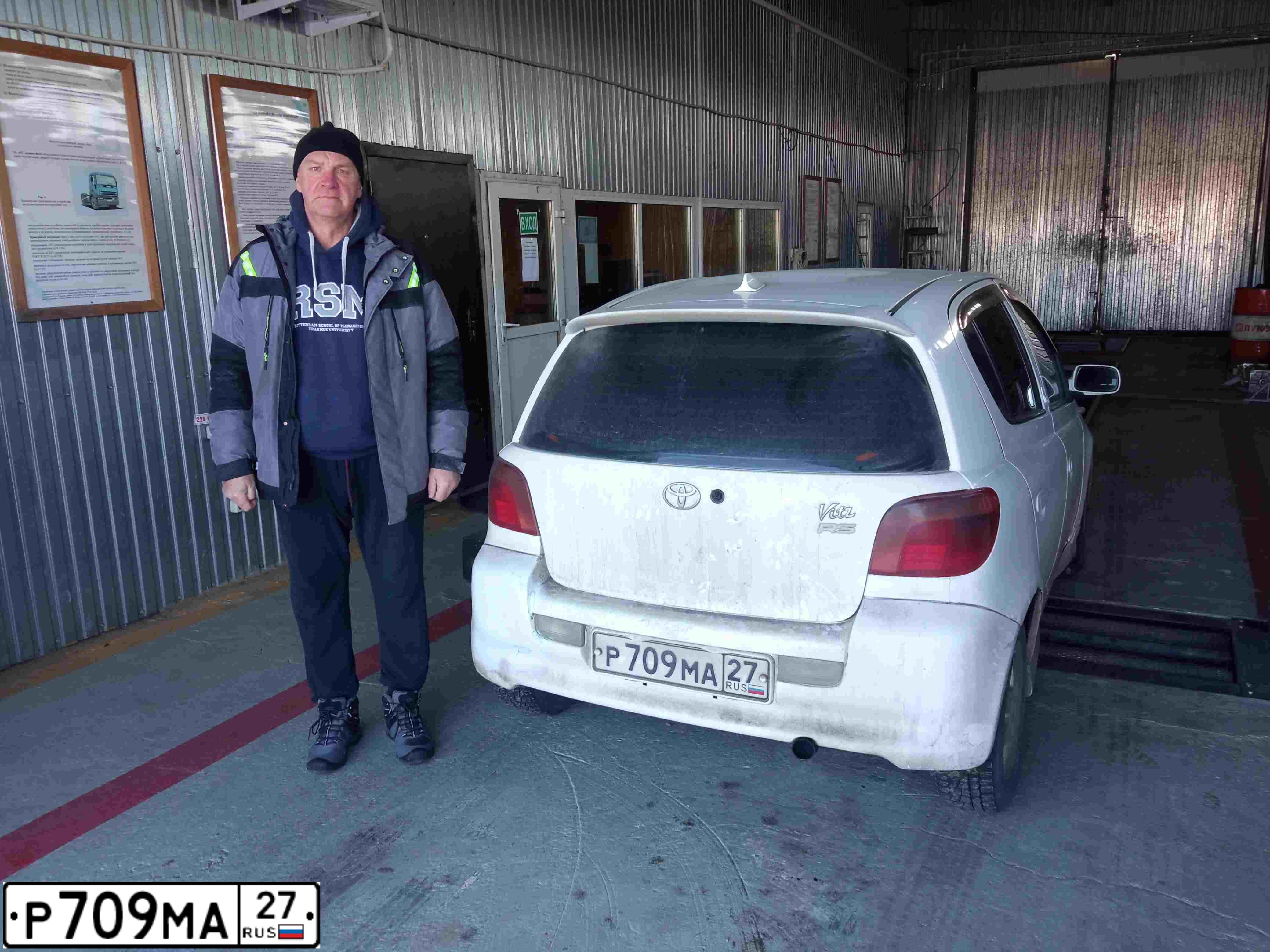Фото автомобиля TOYOTA VITZ, 2000 — госномер О540СН27