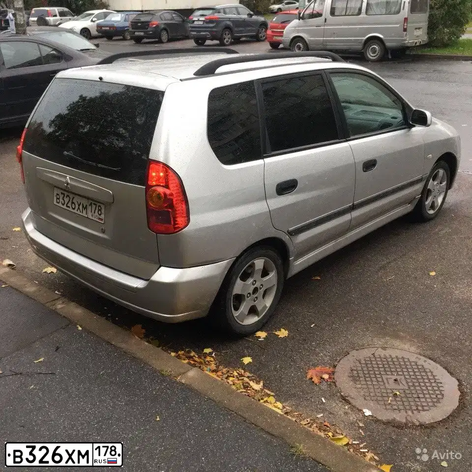 Фото автомобиля MITSUBISHI SPACE STAR, 2003 — госномер В326ХМ178. Цвет: серебристый
