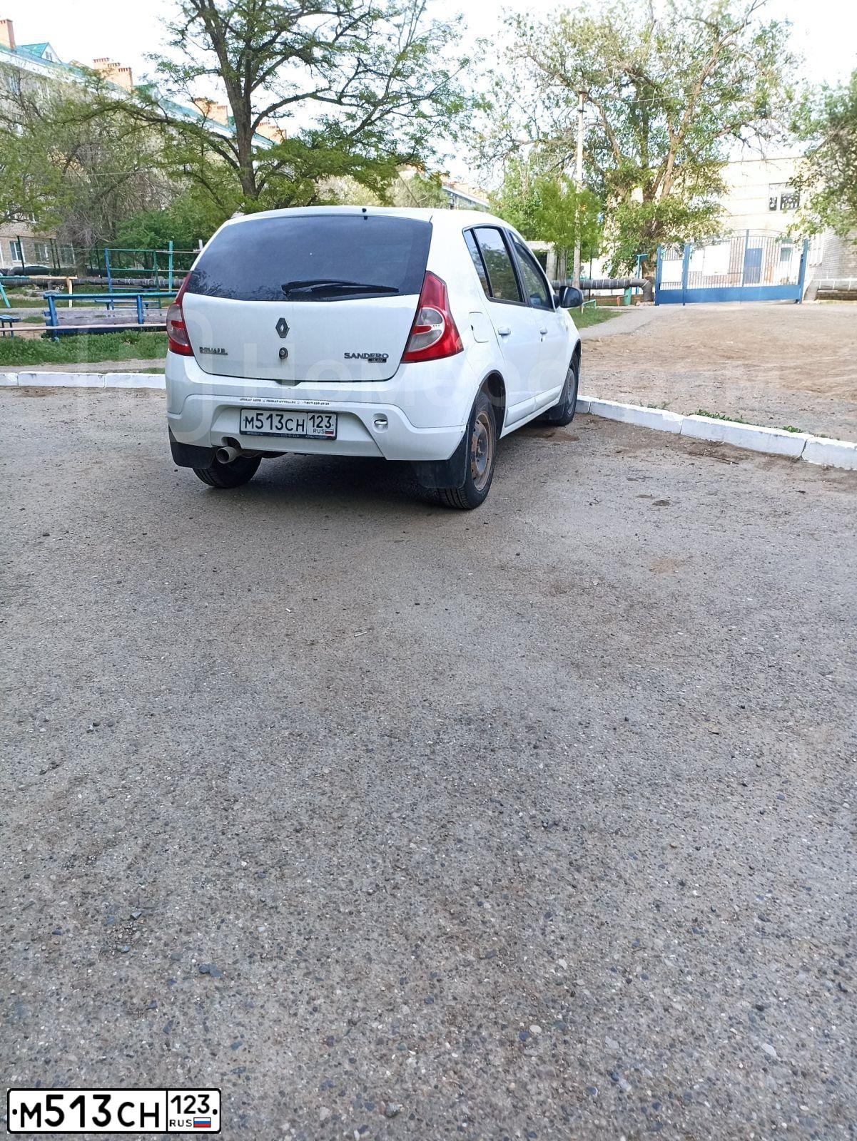 Фото автомобиля RENAULT SANDERO, 2013 — госномер М513СН123. Цвет: БЕЛЫЙ
