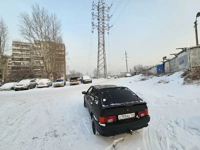 Фото автомобиля LADA 2114 SAMARA, 2005 — госномер О188АЕ124. Цвет: ЧЕРНЫЙ