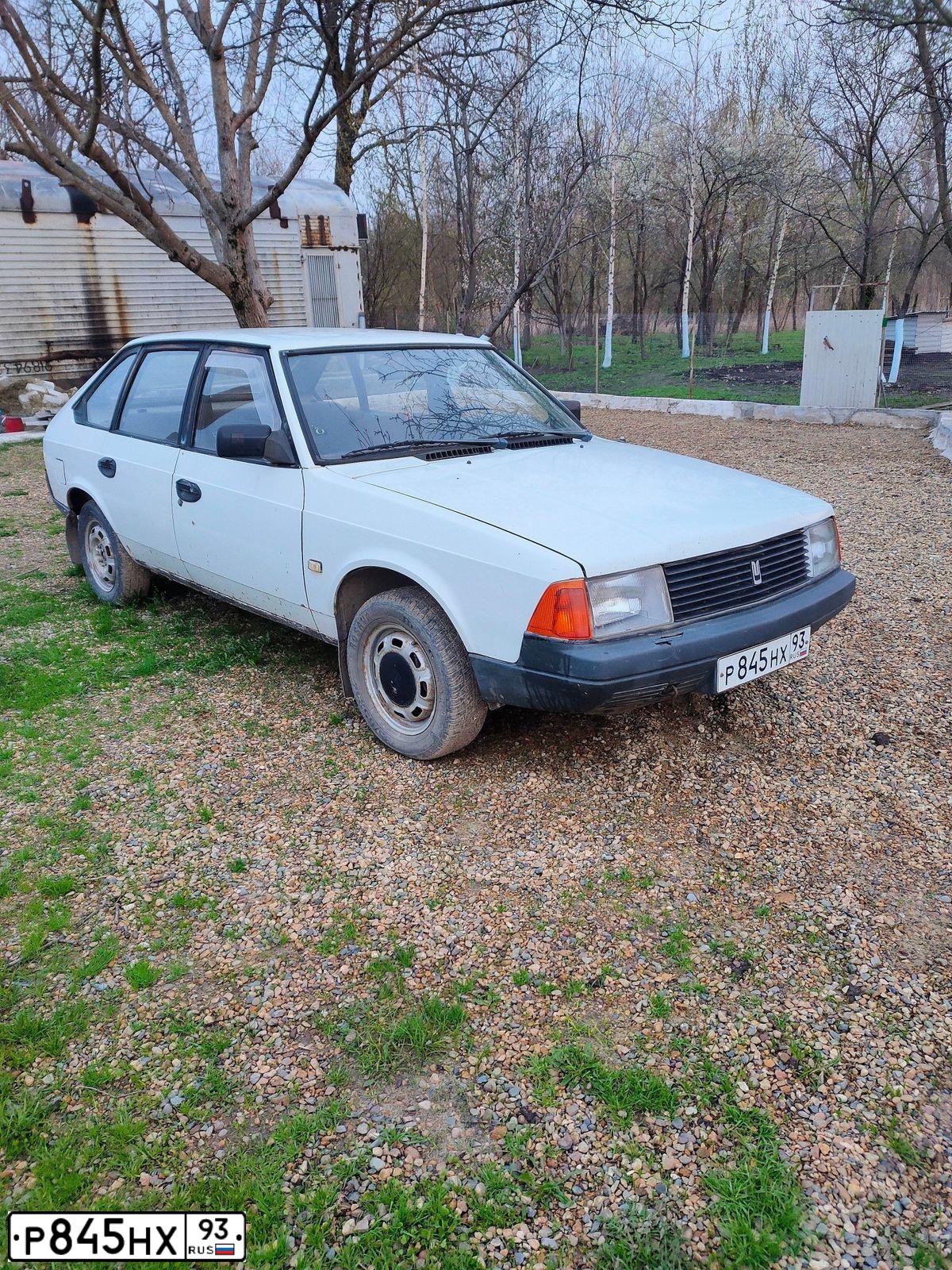 Фото автомобиля MOSKVICH 2141, 1991 — госномер Т011ТР193. Цвет: Белый