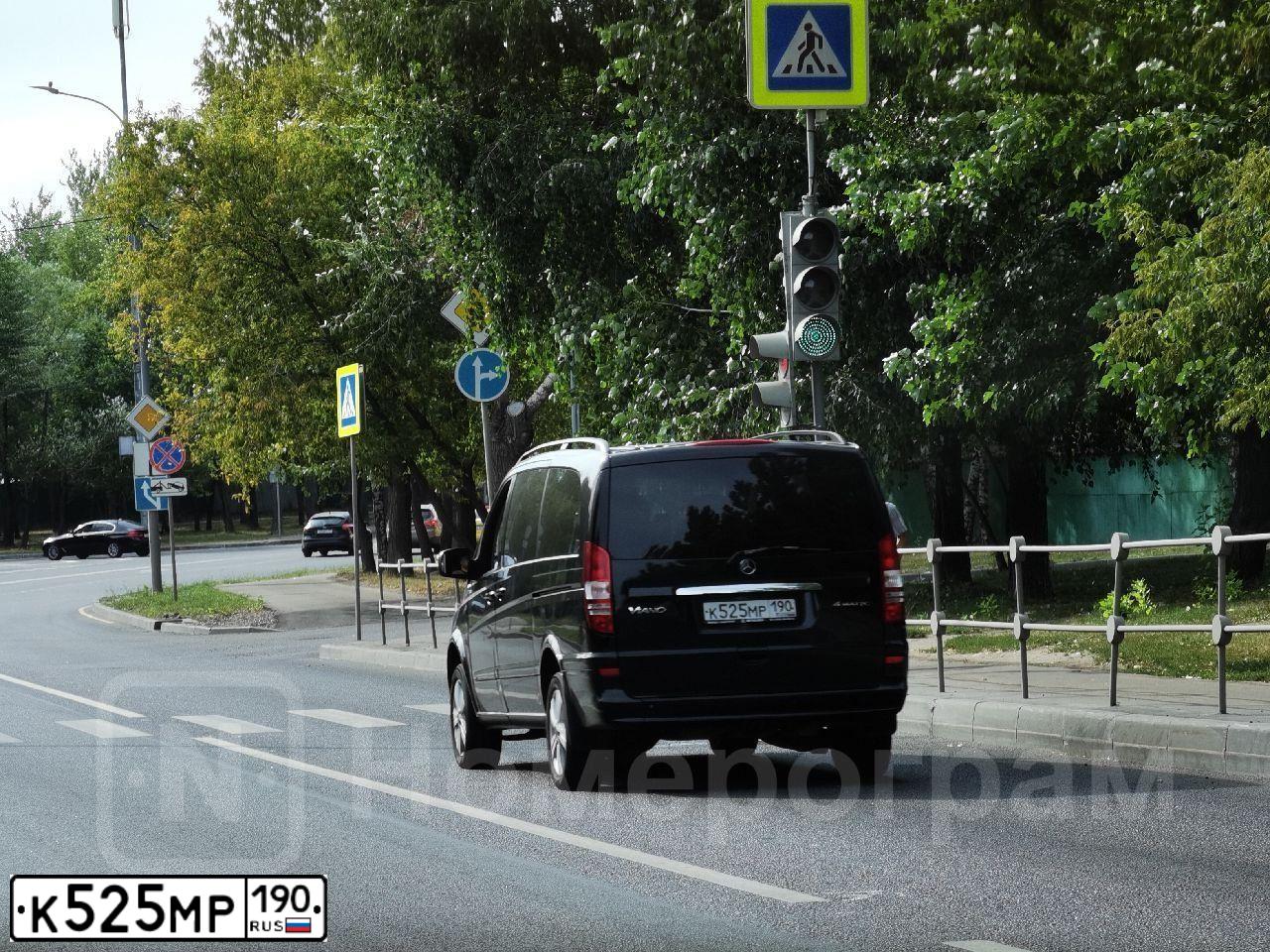 Фото автомобиля AUDI A6, 2001 — госномер В647ТЕ33. Цвет: Серебристый