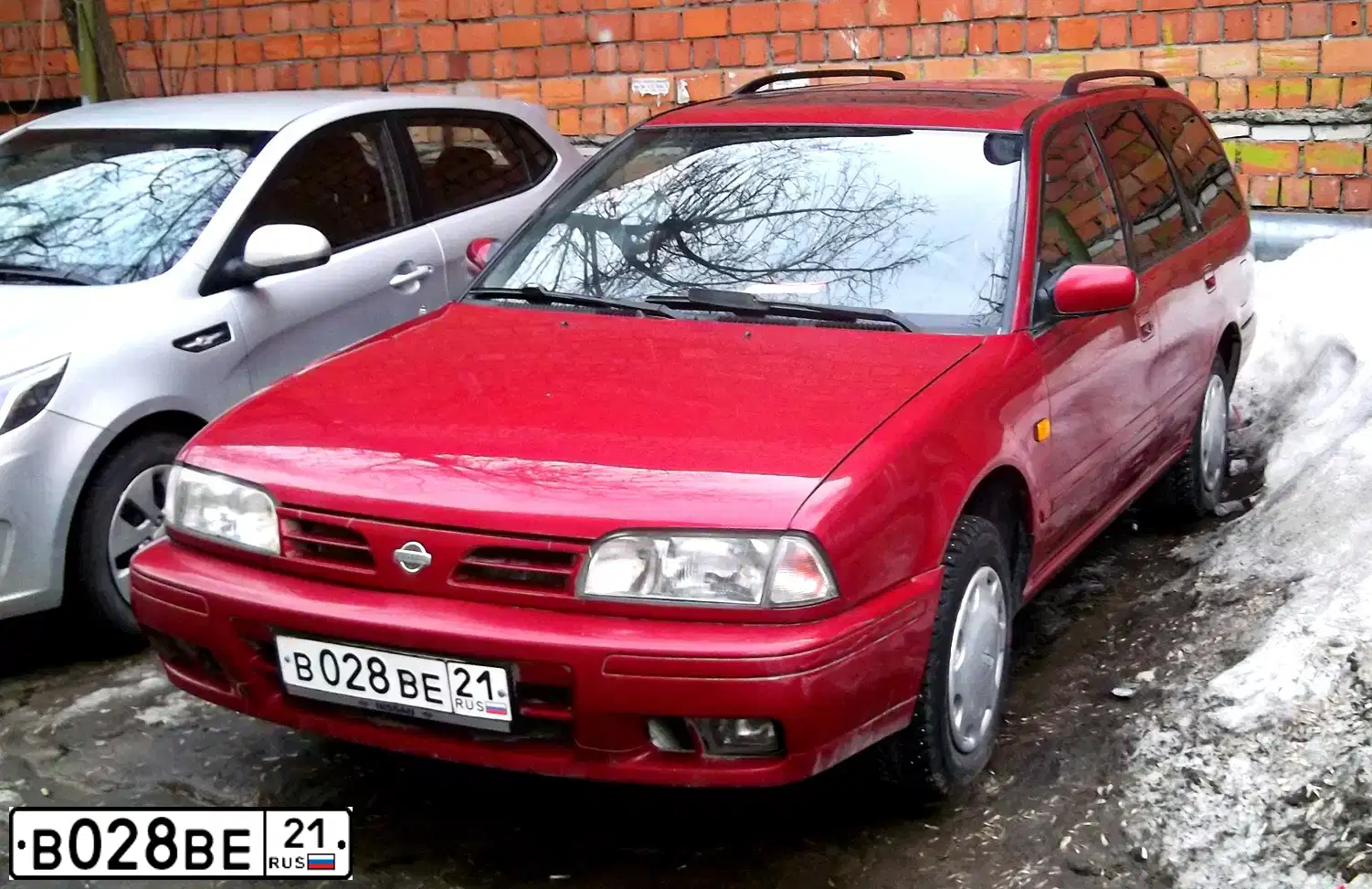 Фото автомобиля NISSAN PRIMERA, 1996 — госномер Р324СО152. Цвет: Красный