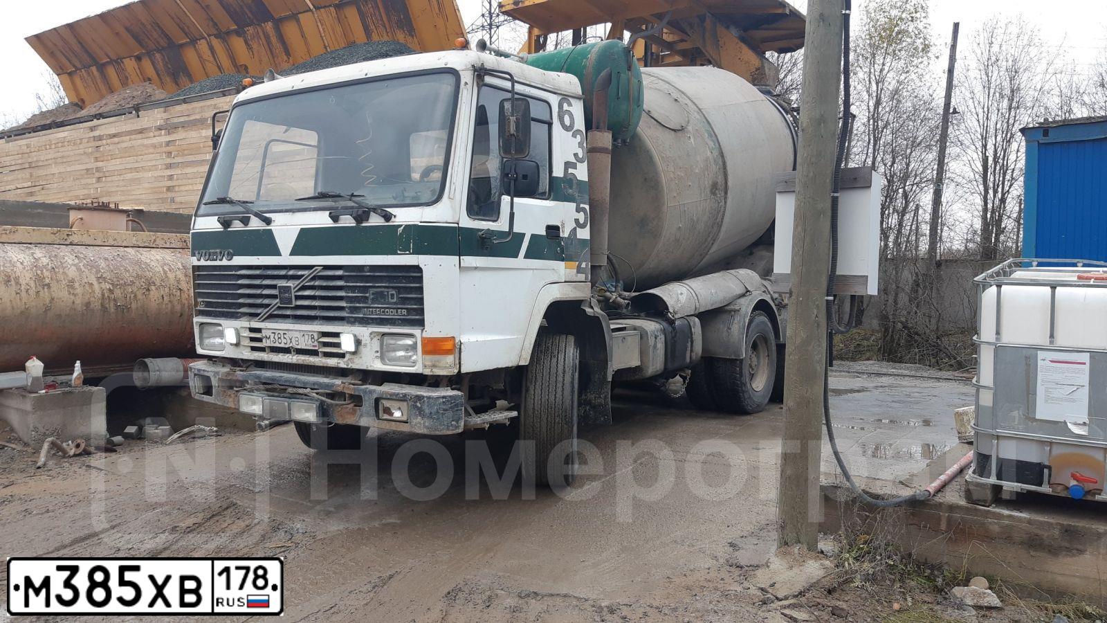 Фото автомобиля VOLVO SERIE FL /4X2/, 1992 — госномер М385ХВ178. Цвет: БЕЛЫЙ
