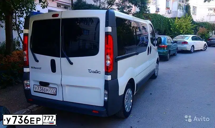 Фото автомобиля RENAULT TRAFIC, 2007 — госномер У736ЕР777. Цвет: Белый