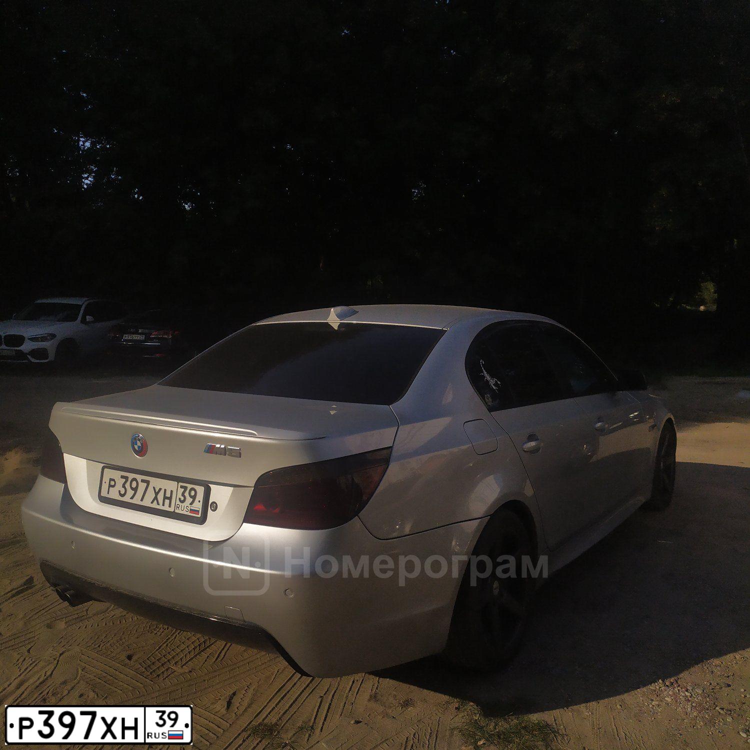 Фото автомобиля BMW SERIE 5, 2005 — госномер О001ЕЕ39. Цвет: Серебристый