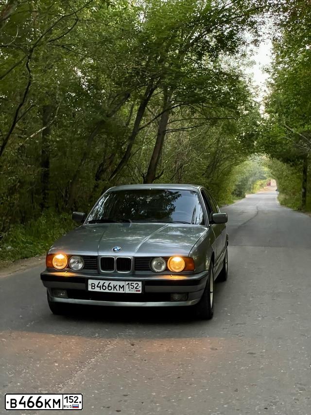 Фото автомобиля BMW SERIE 5, 1993 — госномер В466КМ152. Цвет: ТЕМНО-СЕРЫЙ