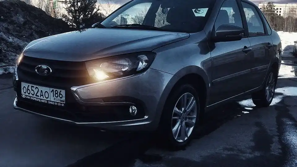 Фото автомобиля HONDA FR-V / EDIKS, 2005 — госномер О652АО186. Цвет: ЗОЛОТИСТЫЙ