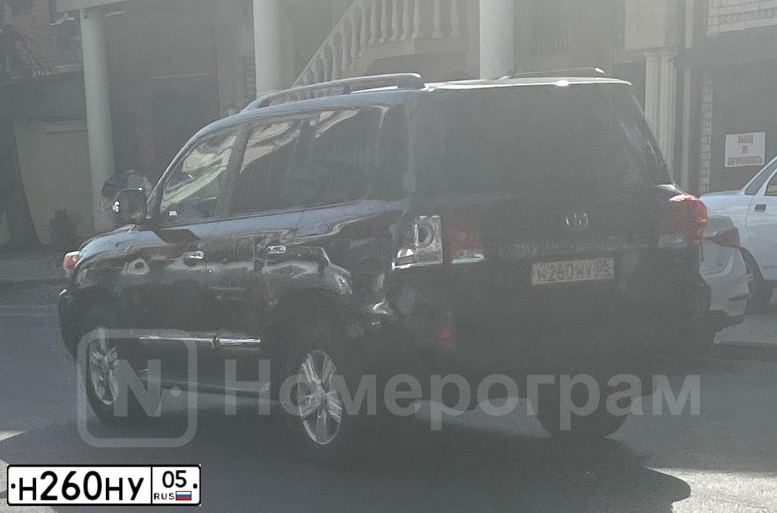 Фото автомобиля TOYOTA LANDCRUISER 200, 2013 — госномер М260МУ05. Цвет: ЧЕРНЫЙ