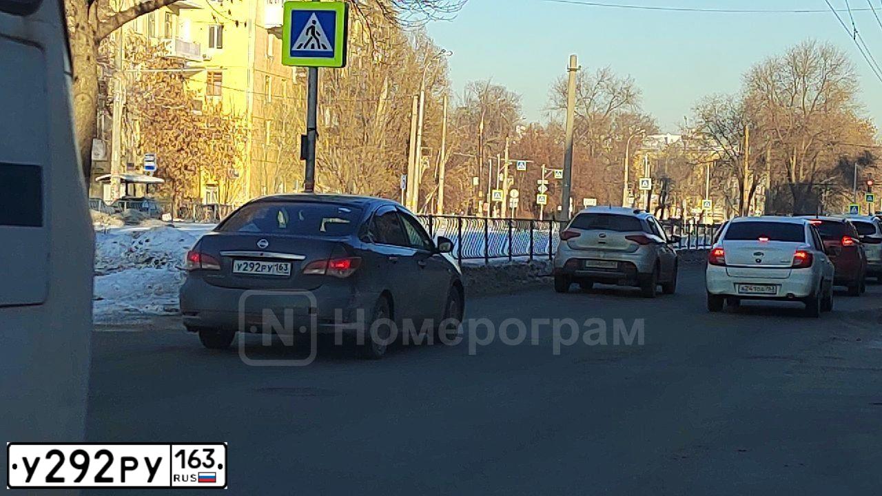Фото автомобиля NISSAN ALMERA, 2014 — госномер А323ЕС76. Цвет: ЧЕРНЫЙ