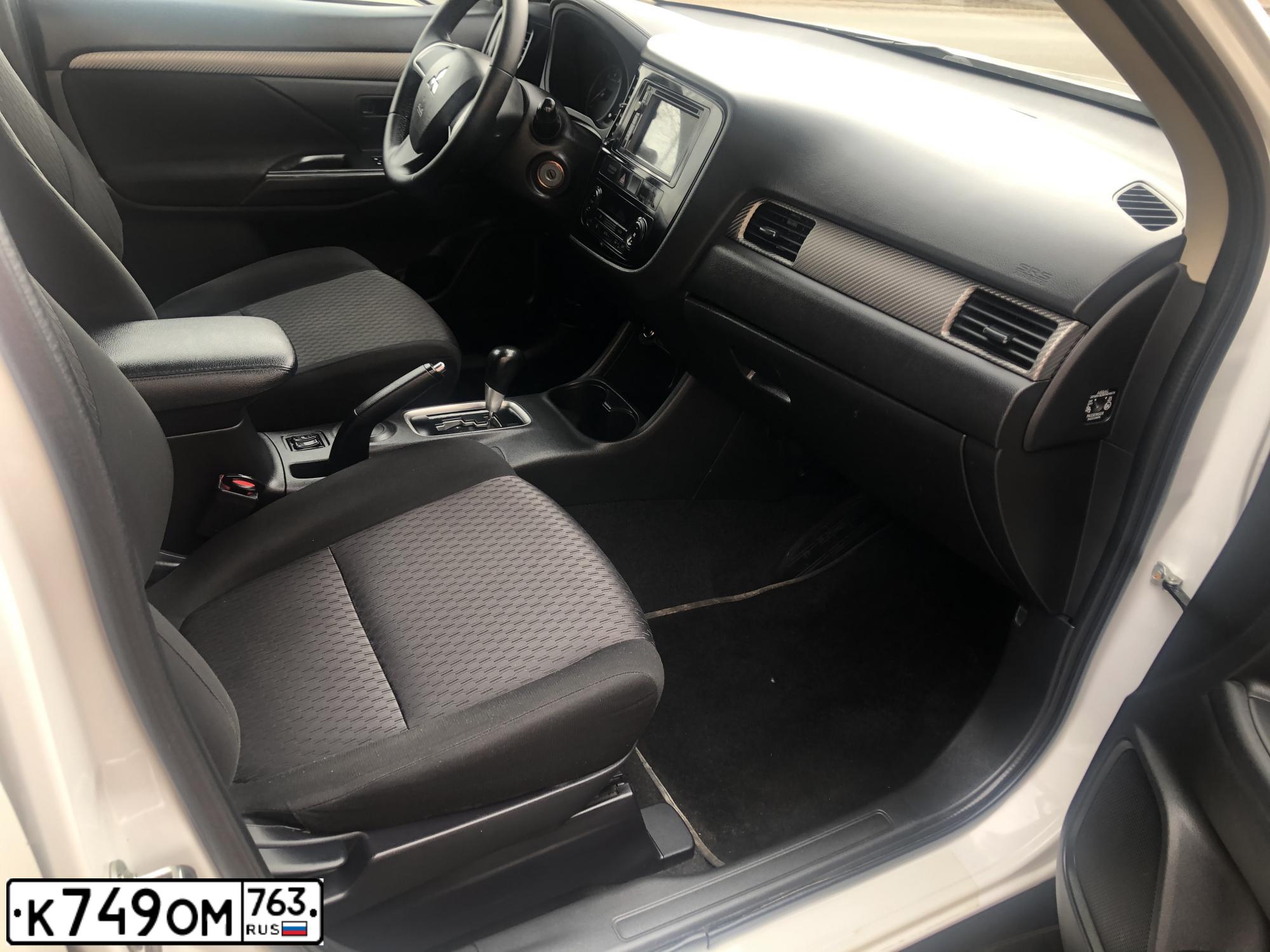 Фото автомобиля MITSUBISHI OUTLANDER, 2015 — госномер Е418УК763. Цвет: Белый