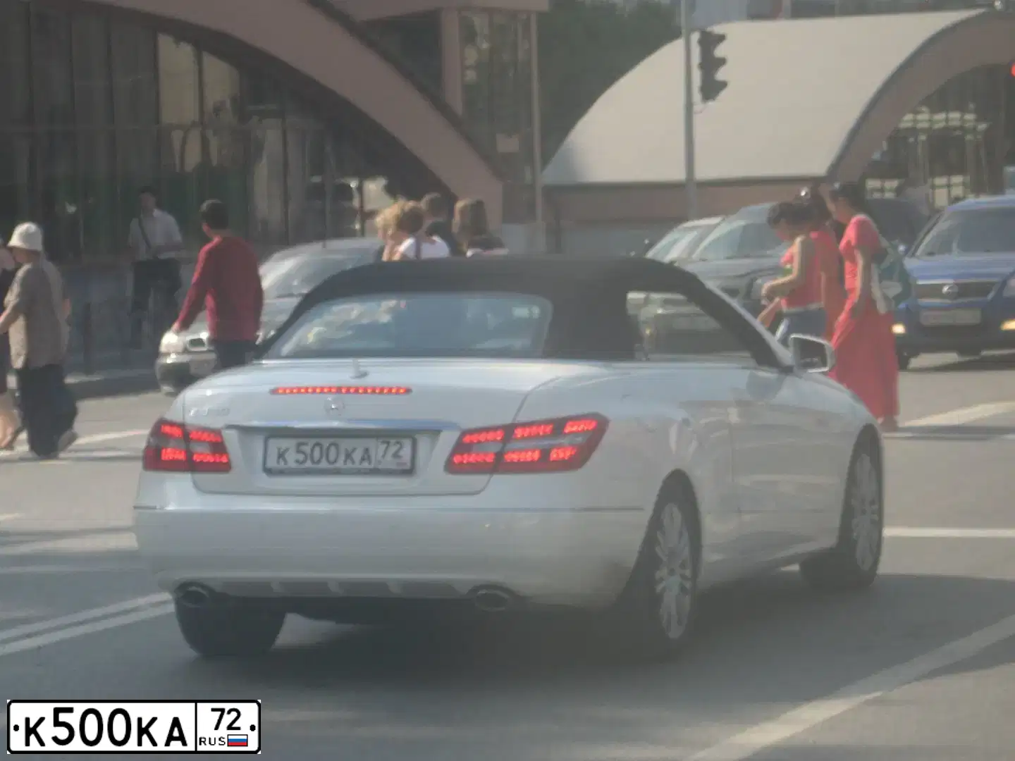 Фото автомобиля MERCEDES E-KLASSE, 2010 — госномер К500КА72. Цвет: БЕЛЫЙ