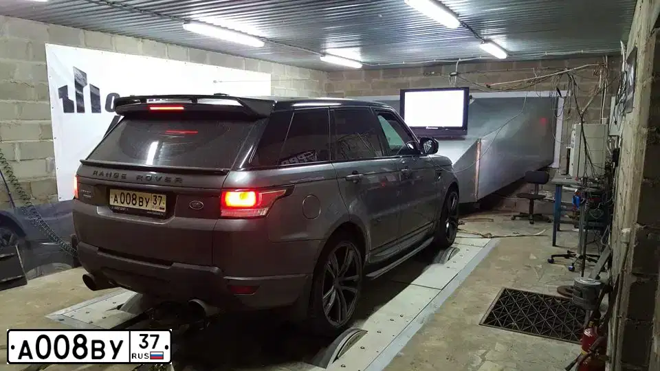 Фото автомобиля LANDROVER RANGE ROVER SPORT, 2013 — госномер Т538УВ178. Цвет: СЕРЫЙ