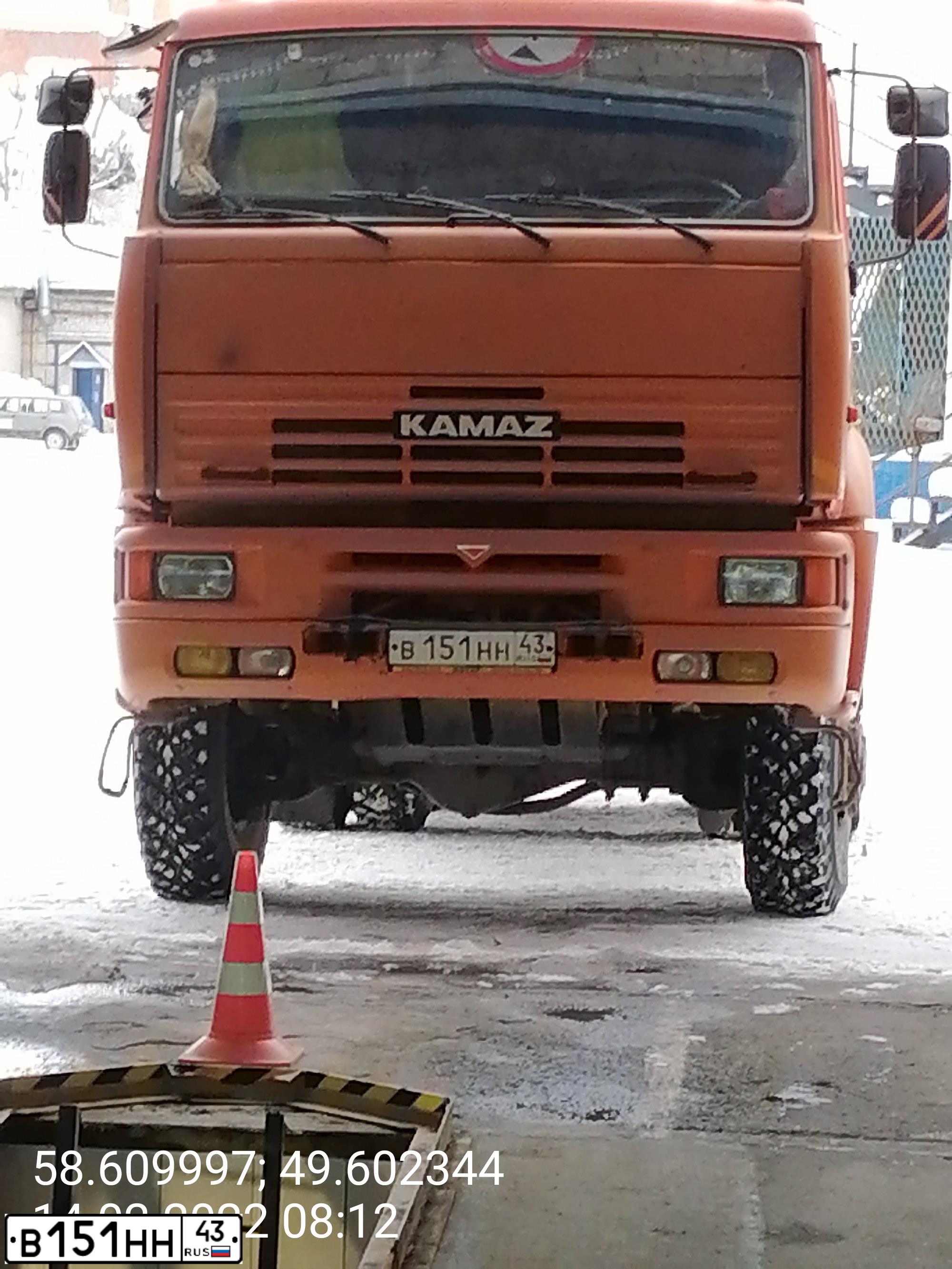 Фото автомобиля KAMAZ 65225 /6X6/, 2010 — госномер В151НН43. Цвет: ОРАНЖЕВЫЙ